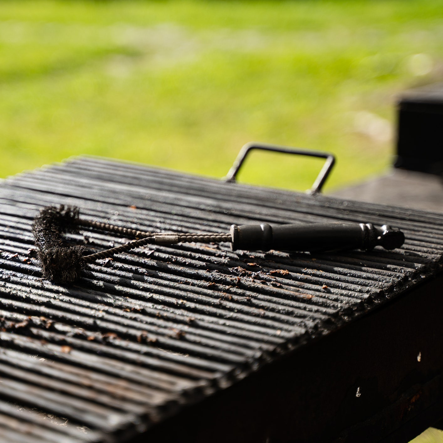 PSA: Using a Wire Brush to Clean Your Grill Comes With a Gnarly Health Risk
